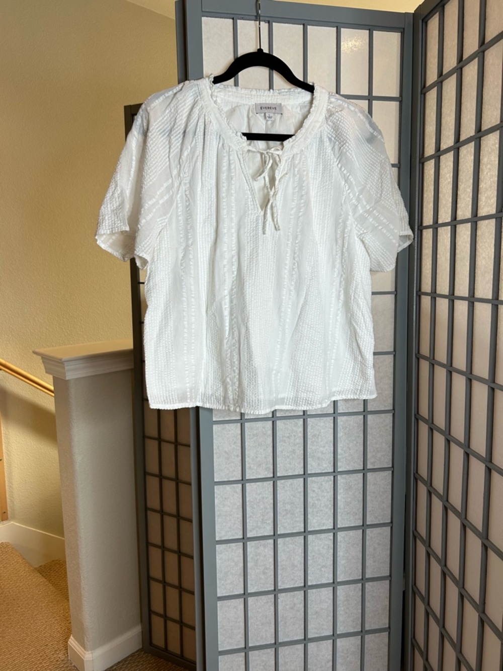 Evereve White Textured Tie-Neck Short Sleeve Blouse